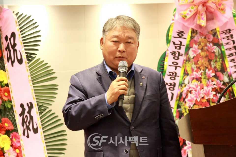 ▲김포중 취임 회장이 취임사를 하고 있는 모습