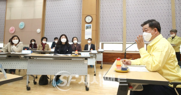 광명시는 3월 26일 소하노인종합복지관에서 노인장기요양기관 시설장과의 간담회를 개최했다. [사진=광명시청]