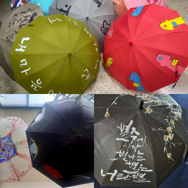 프로젝트 설치를 기다리고 있는 ‘우산 아트’ 작품들. 약120개의 ‘우산 아트’를 광명시민회관 앞 광장에 설치할 예정이다.ⓒ광명미협
