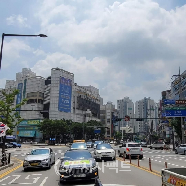 ▲한국교통장애인 광명시지회 지난 7월 15일 교통사고 예방을 위한 ‘카퍼레이드’를 진행하고 있다 ⓒ한국교통장애인 광명시지회